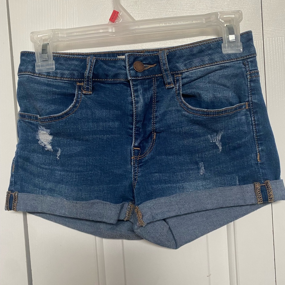 Super stretch Bullhead denim shorts, size 26.
